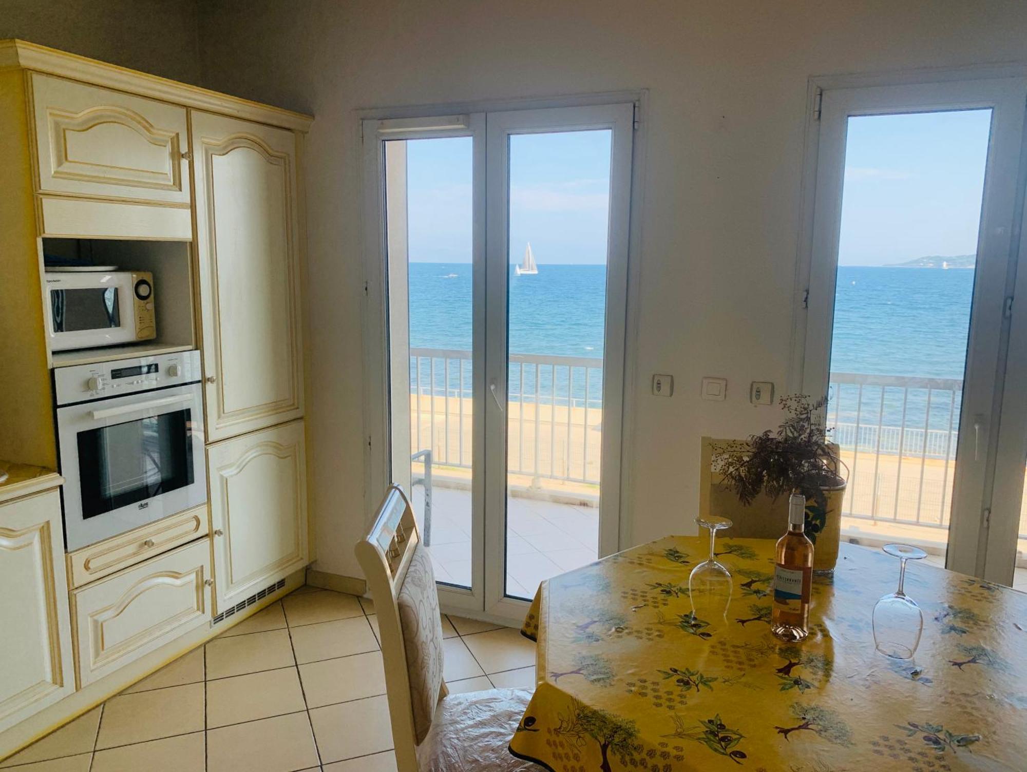 Le Latania Apartment แซ็งต์-แมกซีม ภายนอก รูปภาพ